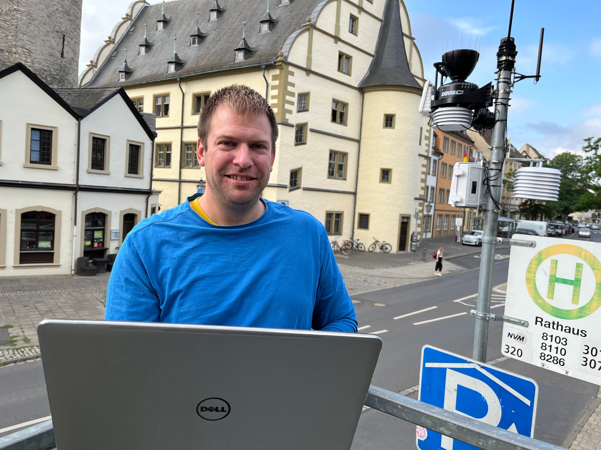 Christian von der Tann-Hartmann at one of the four newly installed measuring stations at Platz der Partnerstädte