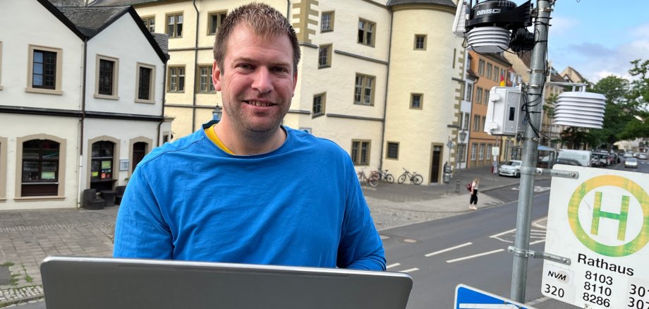 Christian von der Tann-Hartmann at one of the four newly installed measuring stations at Platz der Partnerstädte