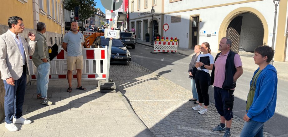 Ringen um Parkplätze Auf einen guten Kompromiss einigte sich OB Dr. Enis Tiz mit den Vertretern des Vermessungsamtes und den Verantwortlichen der Baumaßnahme in der Ritterstraße.