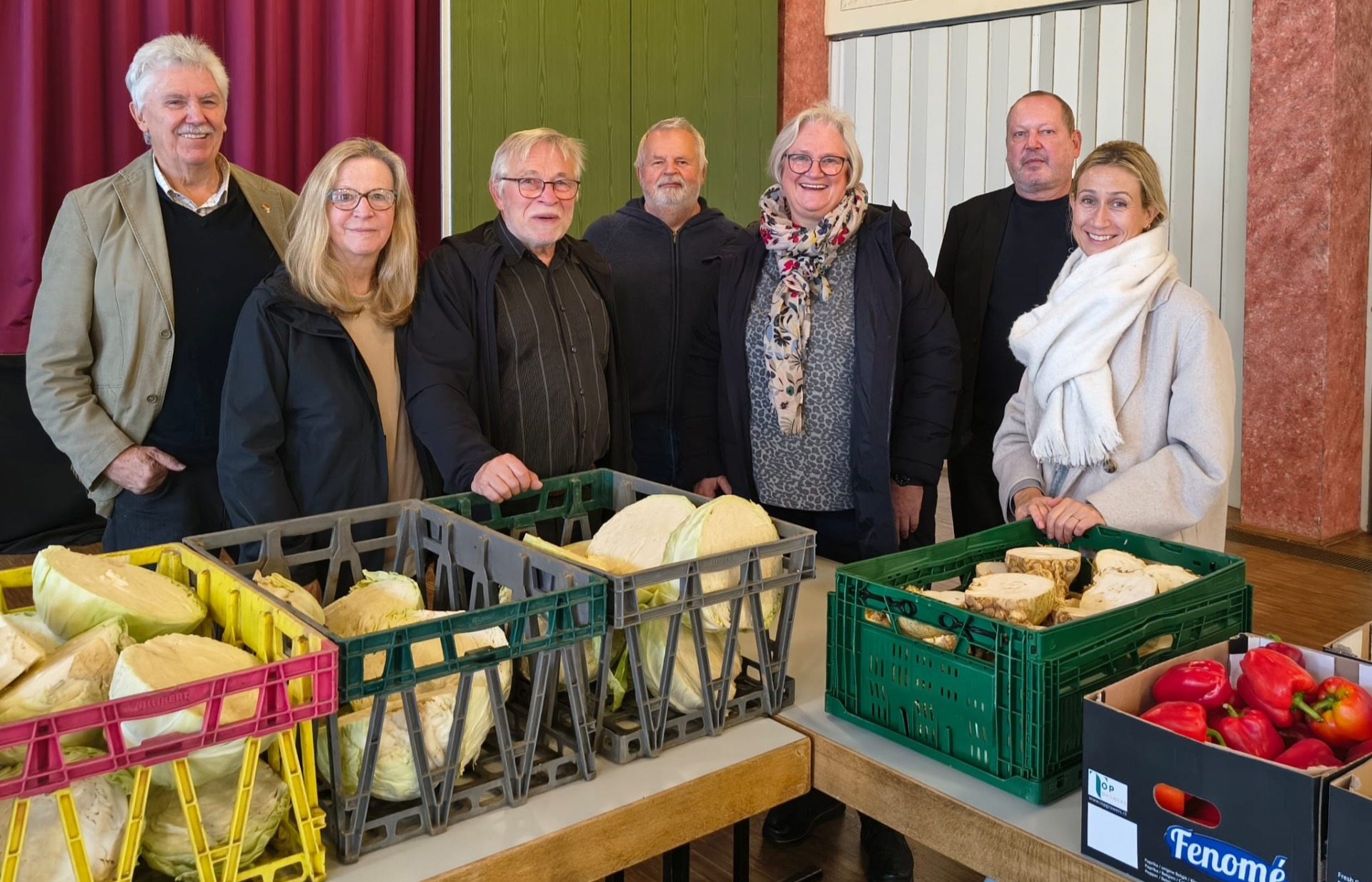 Volunteers are once again distributing fresh vegetables to people in need this year