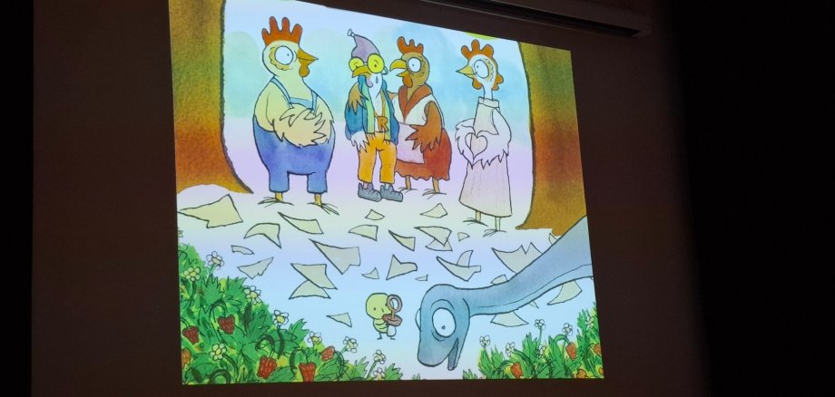 In der FastnachtAkademie erfreuten sich 150 Kindergartenkinder an den Illustration und dem Theaterstück "Rap-Huhn."