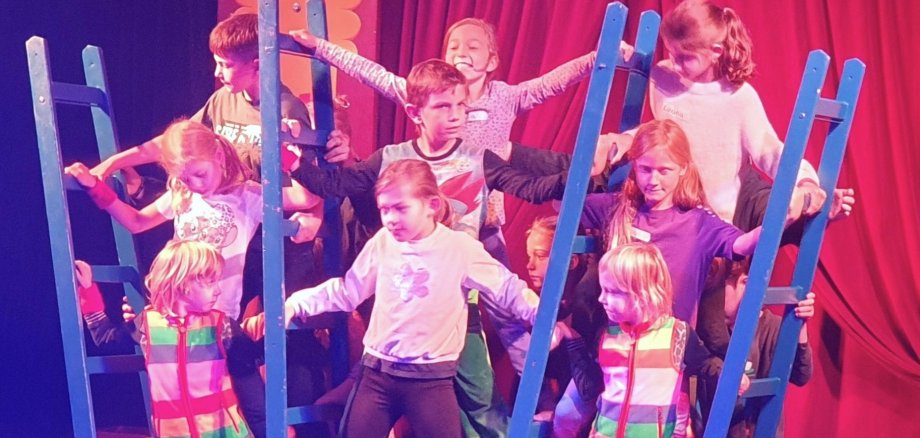 Circus Project at Siedlung Primary School The children at Siedlungs Primary School are taking part in the circus project with great enthusiasm and a lot of fun.