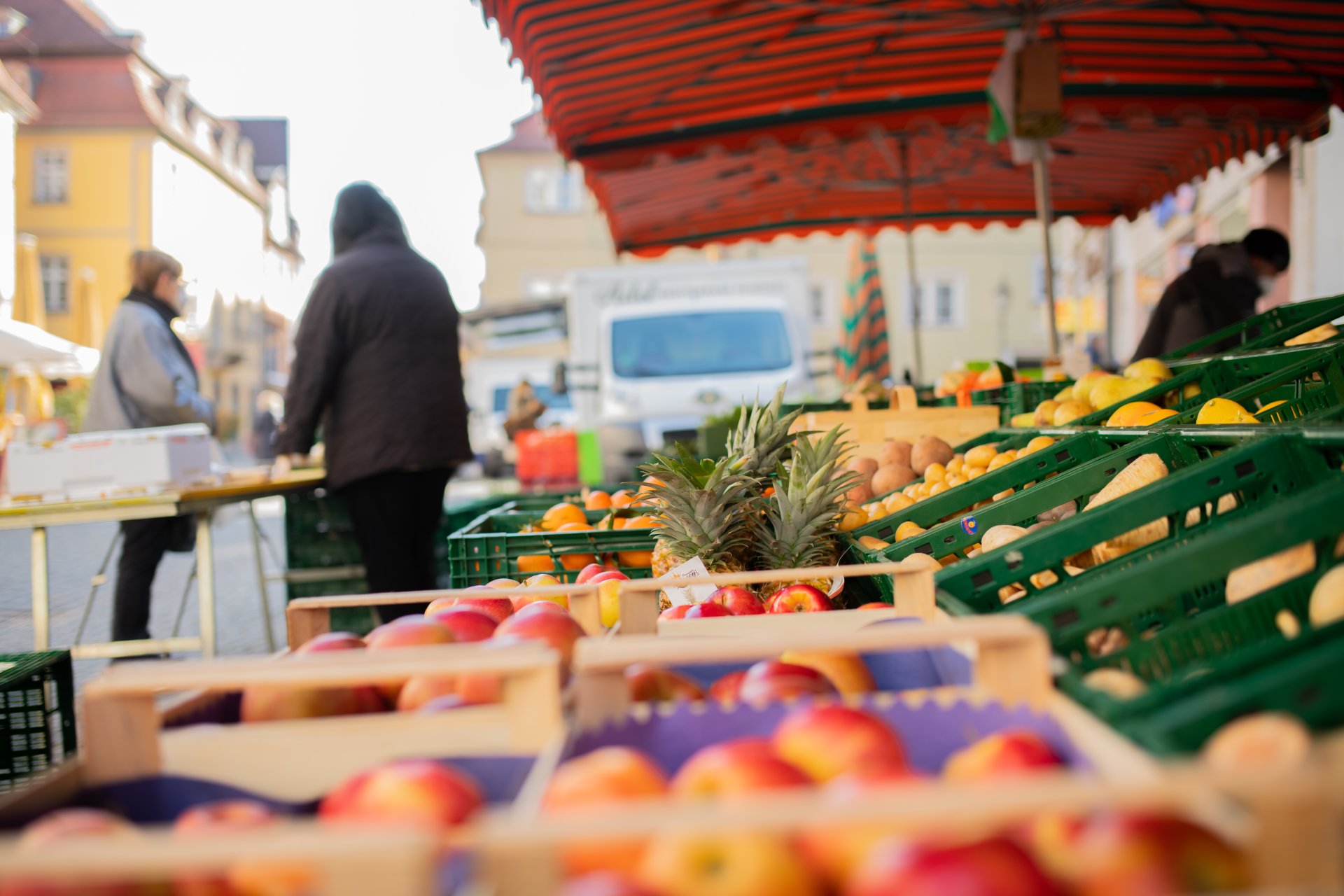 Grüner Markt Obst- und Gemüsestand auf dem Grünen Markt in Kitzingen