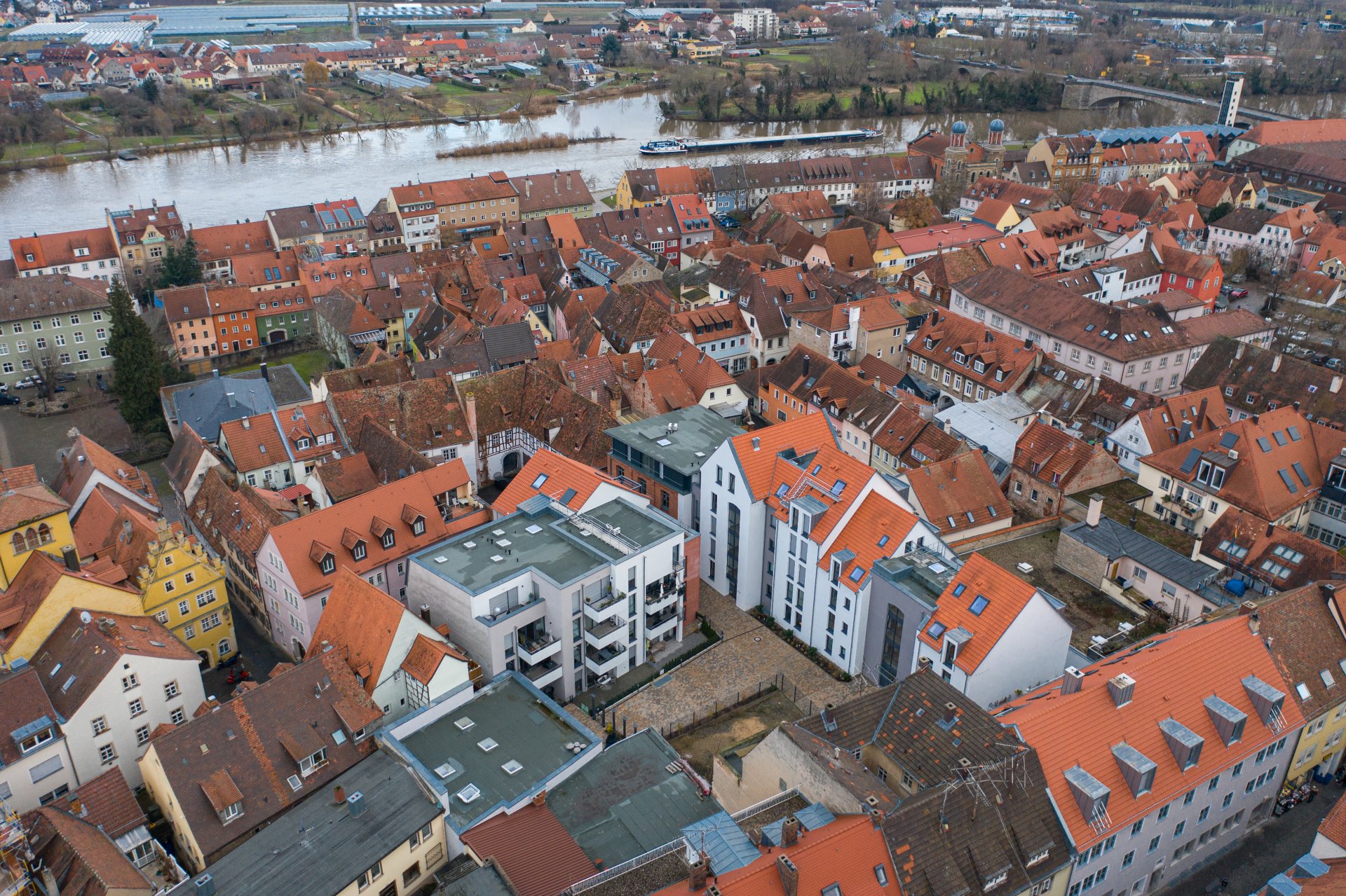Bürgerbräu Luftbild eines Wohnviertels in der Kitzinger Innenstadt.