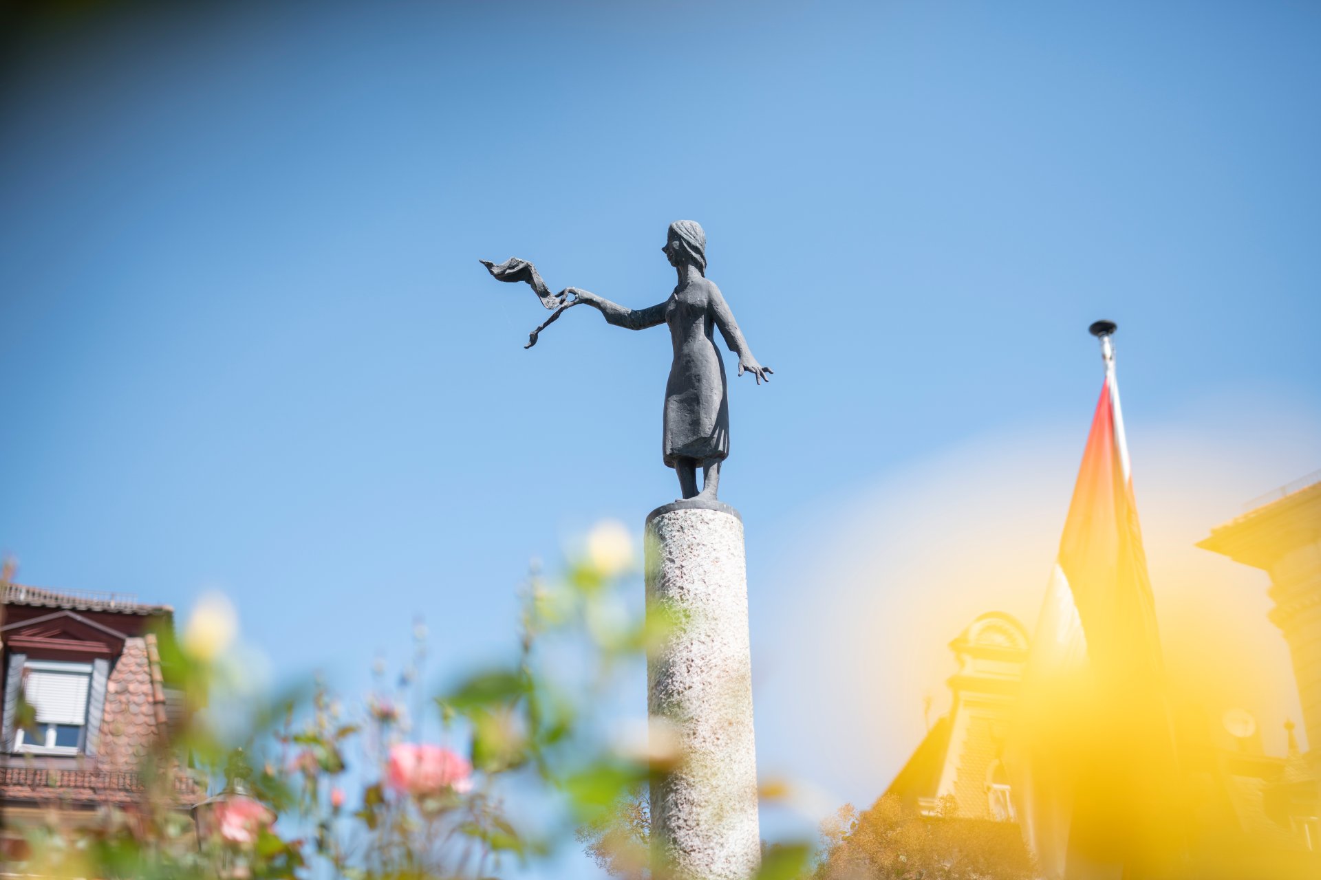 View of the Hadeloga statue