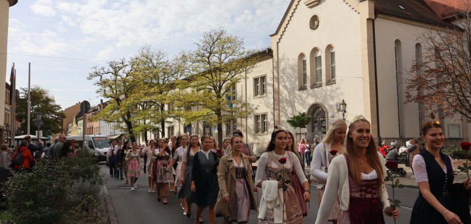 Parade with wine princesses