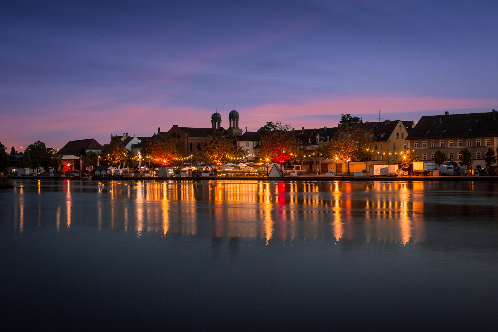 View of the Kitzingen Promenade Wine Festival in the evening