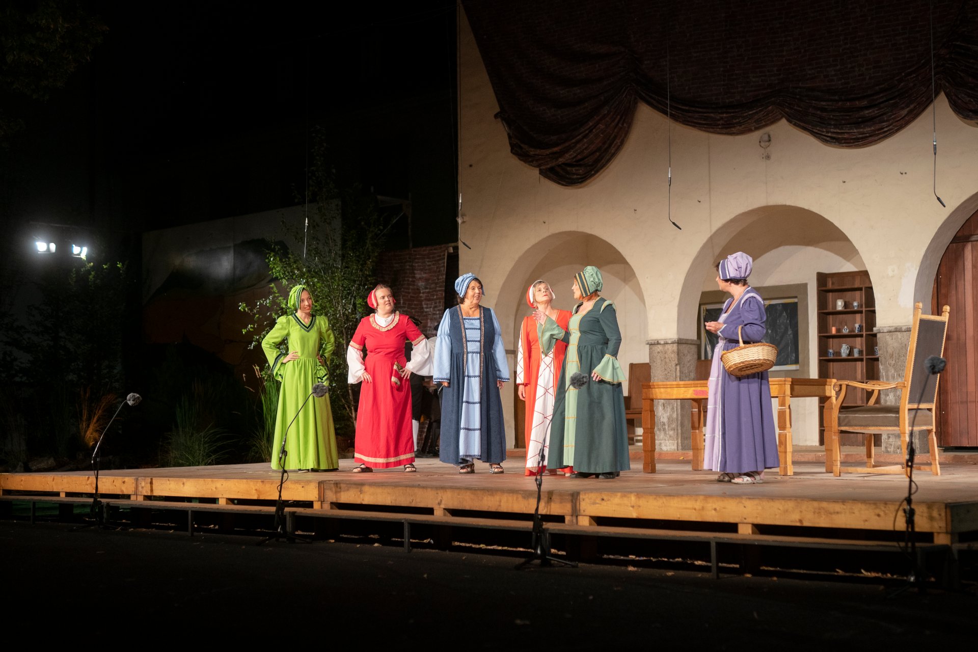 Actresses play a scene from the Kitzinger Häcker chronicle