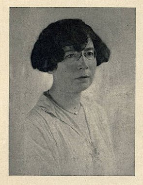 Undatiertes schwarz-weiß Potrait von Olga Pöhlmann