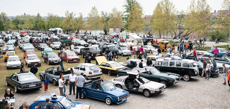 Nicht nur Oldtimers sind beim Mainfestival auf dem Bleichwasen zu bewundern. Am 1. Mai gibt es noch viele andere spannende Programmpunkte. 
