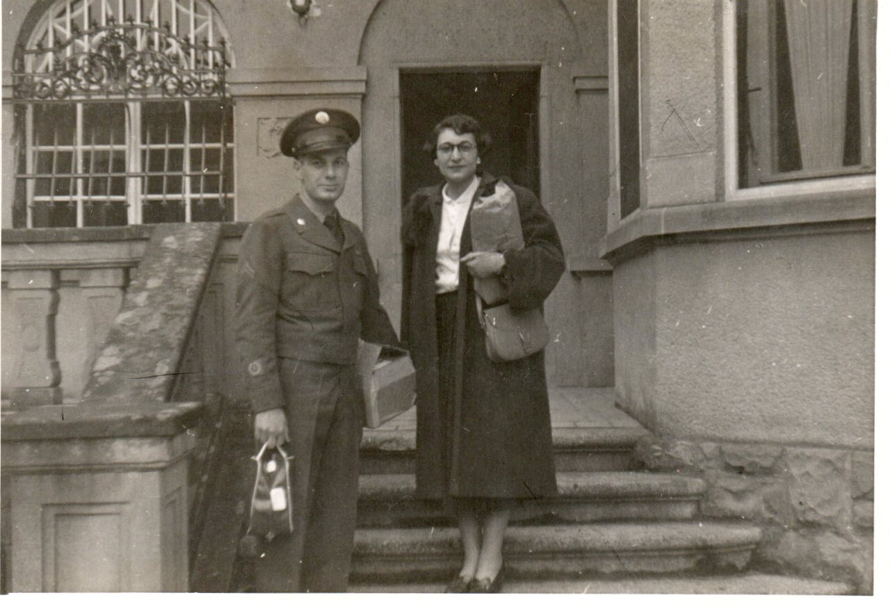 Emotionaler Besuch in Kitzingen Die Eltern von Guy Pietrovito haben sich kurz nach dem Zweiten Weltkrieg in Kitzingen kennengelernt. Jetzt kommt Guy Pietrovito zusammen mit Freunden aus den USA nach Kitzingen. Zusammen mit Richie Molinaro spielt er am 20. September beim Stadtschoppen auf dem Stadtbalkon.