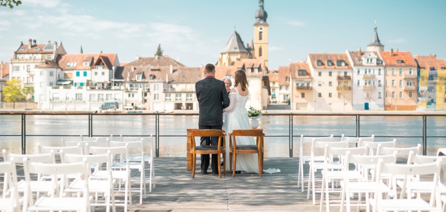 Hochzeiten - Mehr Terminangebote in Kitzingen Die Trauungen auf dem Stadtbalkon erfreuen sich großer Beliebtheit. Jetzt weitet die Stadt Kitzingen ihr Angebot aus.