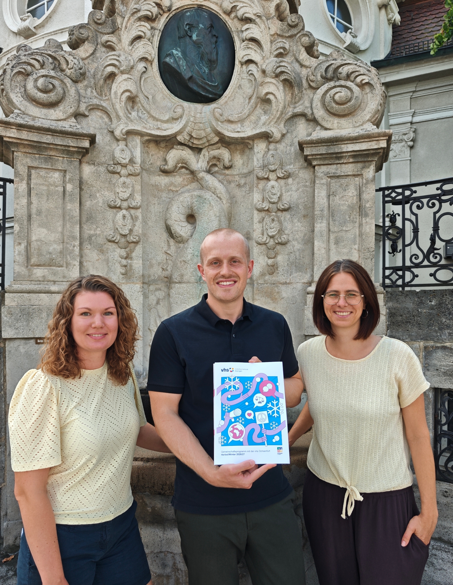Neues Vhs-Programm Sie haben wieder ein spannendes und abwechslungsreiches vhs-Programm auf die Beine gestellt: Amelie Gräbner, Kilian Halbig und Maike Held.