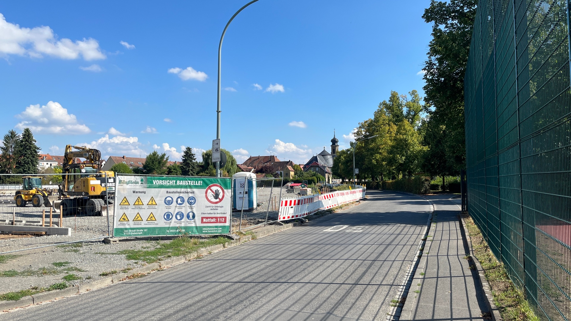 Sperrung am Bleichwasen Der Abschnitt der Straße "Am Bleichwasen" zwischen Einfahrt zum Wohnmobilstellplatz und Einfahrt zum Festplatz wird ab dem 31. August gesperrt.