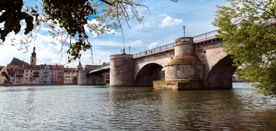 Tag des offenen Denkmals Die Alte Mainbrücke ist ein Programmpunkt beim Tag des offenen Denkmals am 13. September in Kitzingen.