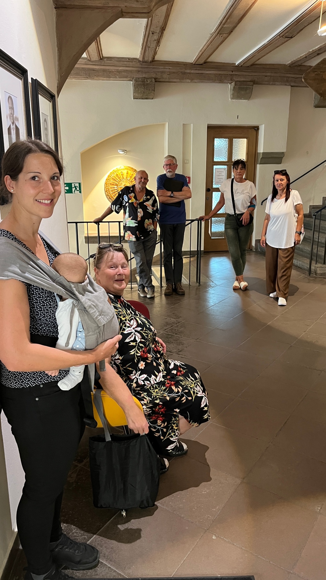Gut besucht: Die erste offene Sprechstunde im Rathaus zog etwa 15 Bürgerinnen und Bürger an. Jeden ersten Montagnachmittag im Monat steht OB Dr. Enis Tiz für Fragestellungen und Anregungen zur Verfügung.