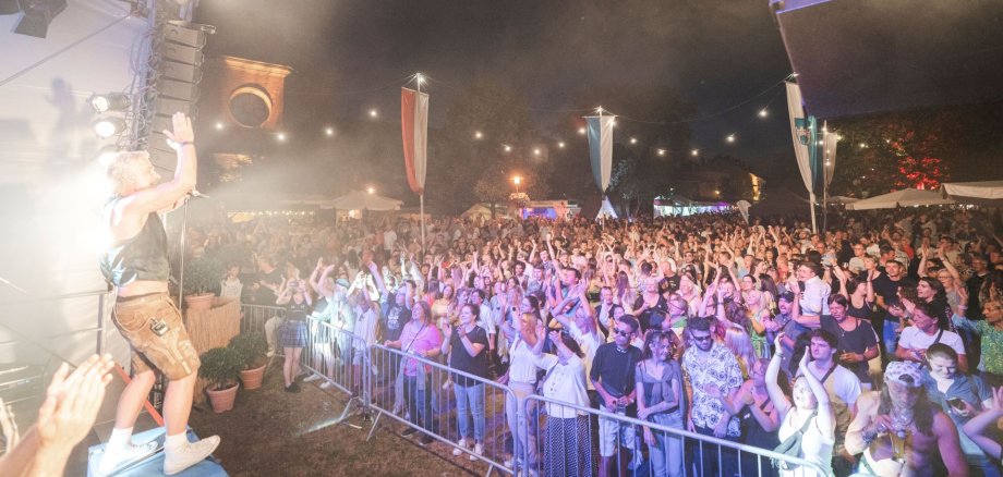 Weinfest Kitzingen Die Band "Bayernmän" spielt am Montagabend, 29. Juni, beim Kitzinger Promenadenweinfest