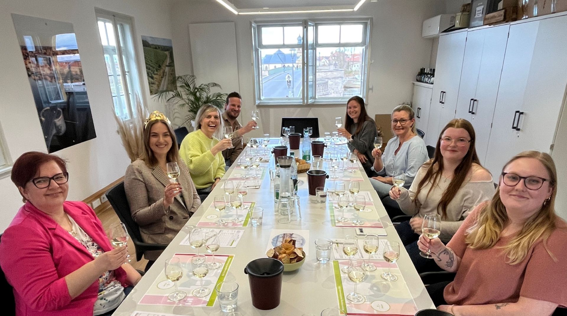Gästeführerwein Die Jury beim Verkosten der fünf Weine