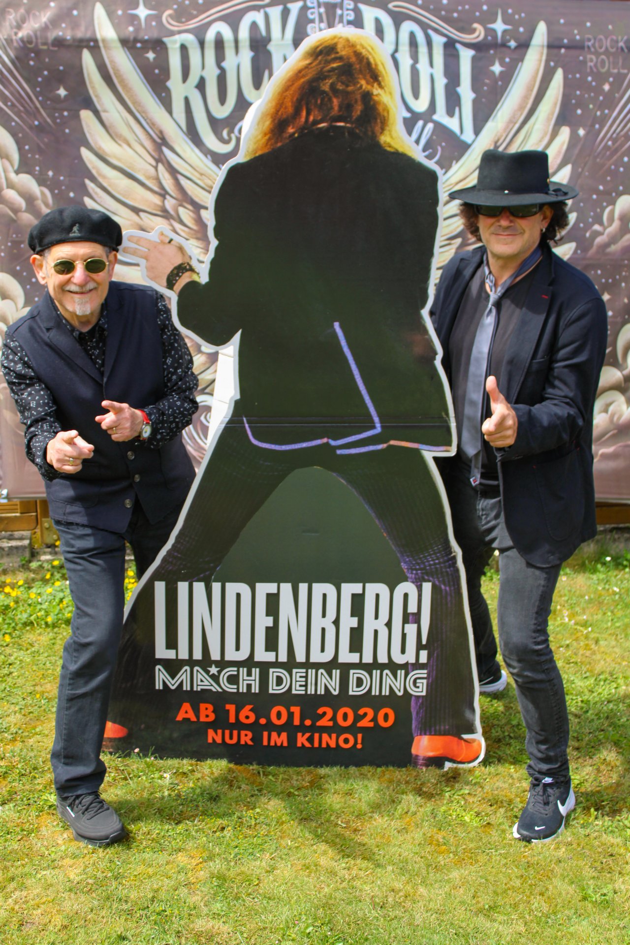 Geburtstagsständchen für Udo Lindenberg Walter Vierrether und Achim Thiergärtner singen Lieder von Udo Lindenberg am Sonntag, 17. Mai, ab 17.30 Uhr am Kitzinger Marktplatz.