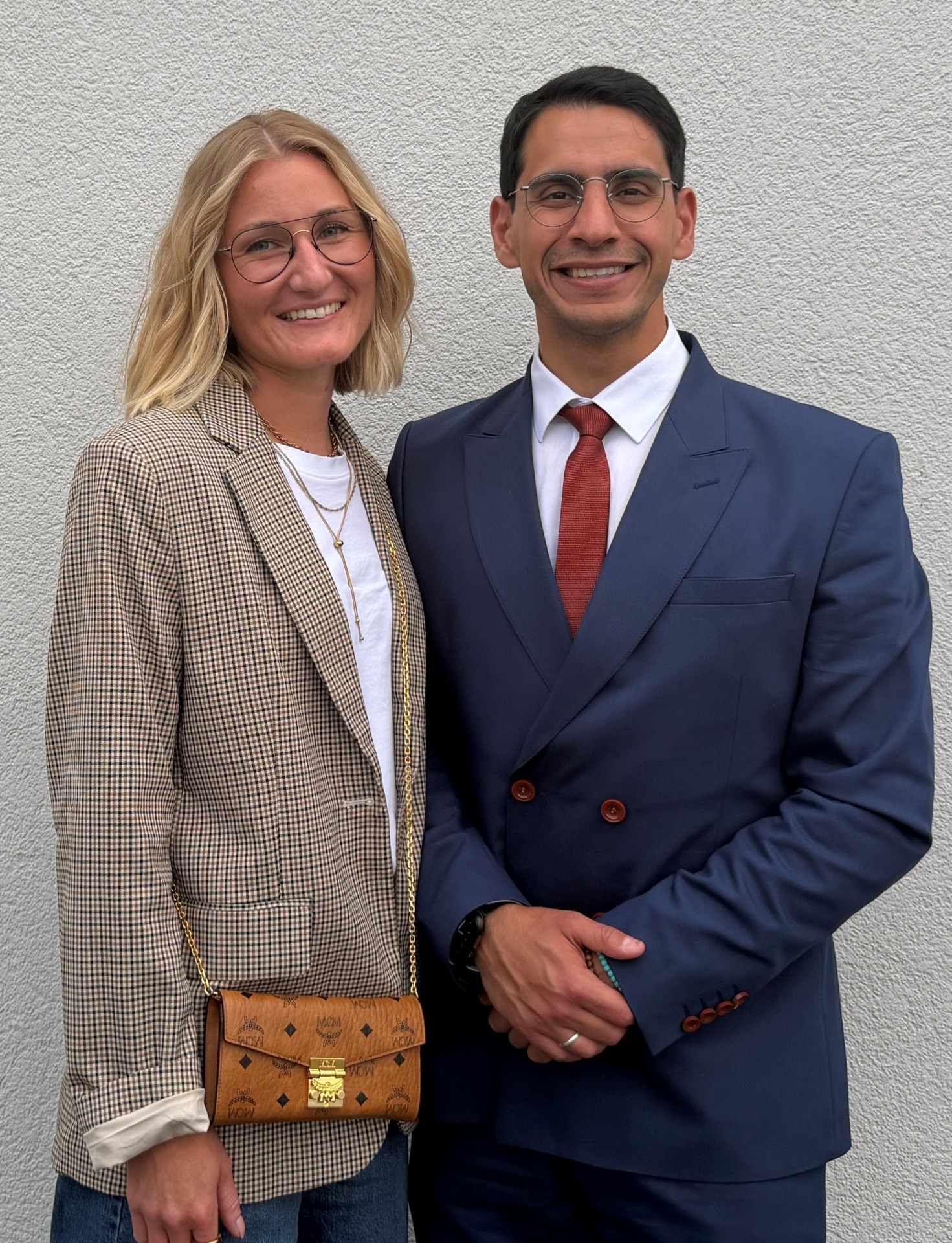 Mona Reisenleiter ist die neue Ortssprecherin für Hoheim. OB Dr. Enis Tiz gratuliert zur Wahl