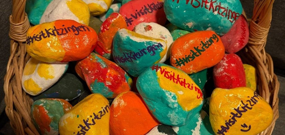 Kitzinger Wandersteine Diese Wandersteine haben die Kindergartenkinder aus Sickershausen gestaltet – jeder darf bei der Aktion mitmachen.
