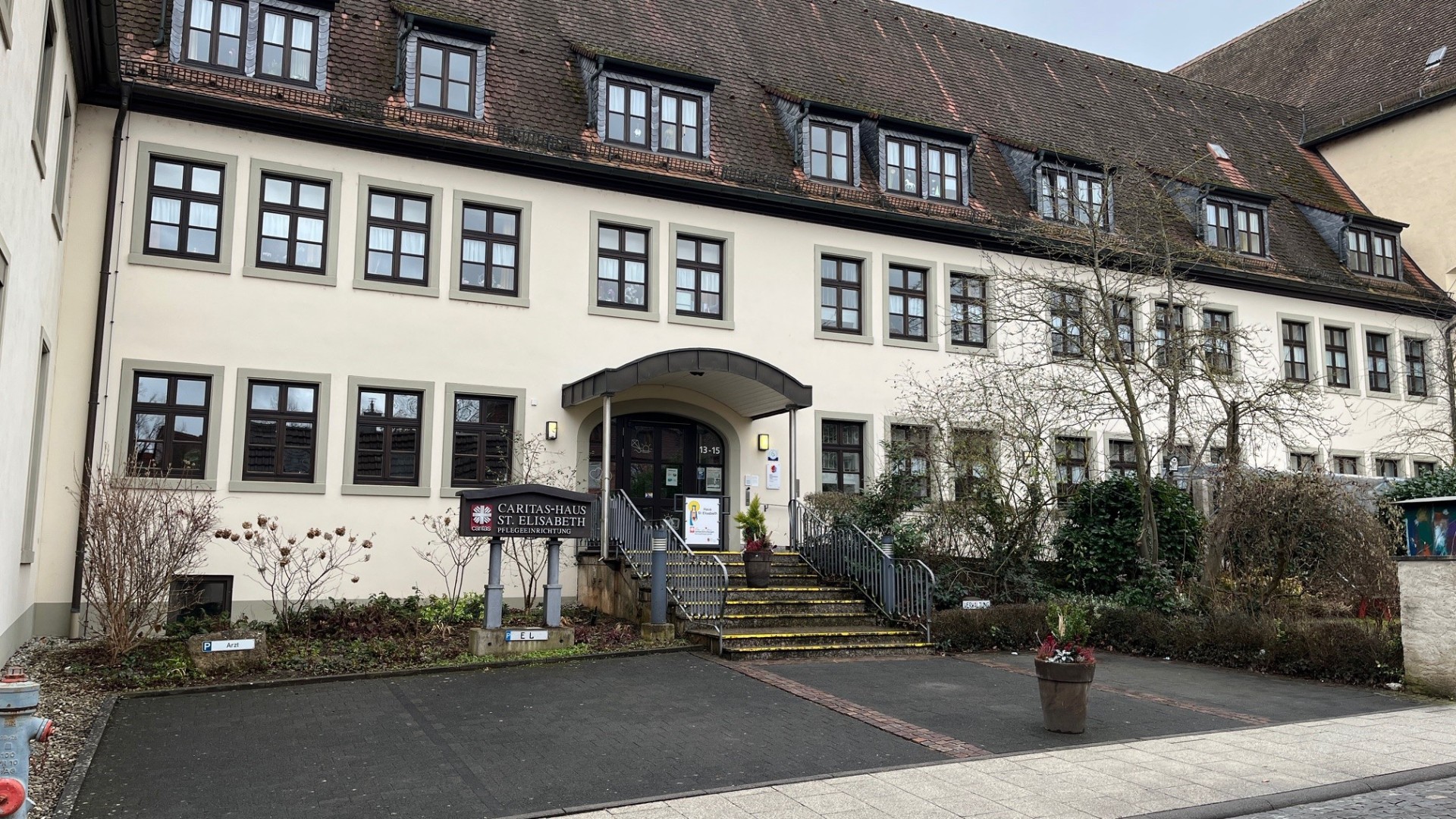 Mehrgenerationenhaus St. Elisabeth Außenansicht des Mehrgenerationenhauses in der Kapuzinerstraße.