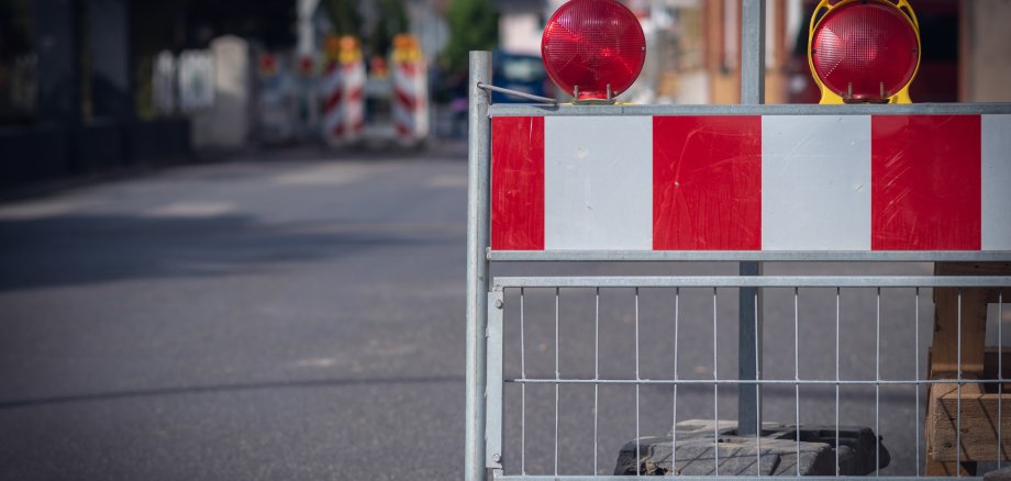 Schrankenzaun an einer Baustelle