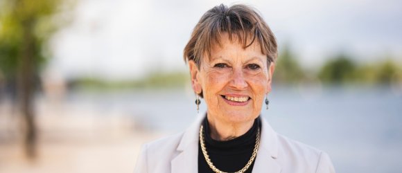 Portrait von Dr. Brigitte Endres-Paul am Main.