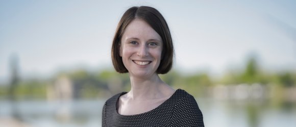 Portrait von Sabrina Stemplowski am Main.