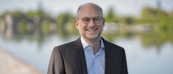 Portrait von Dr. Stephan Küntzer am Main.