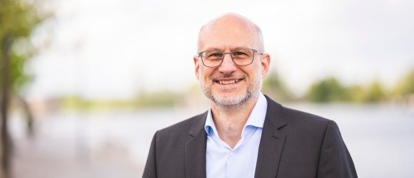 Portrait von Dr. Stephan Küntzer am Main.