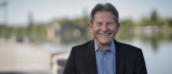 Portrait von Walter Vierrether am Main.