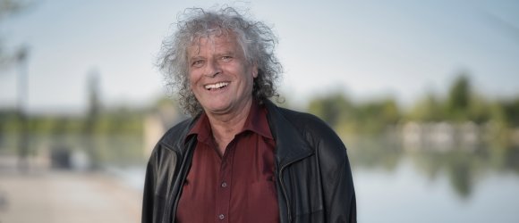 Portrait von Wolfgang Popp am Main.