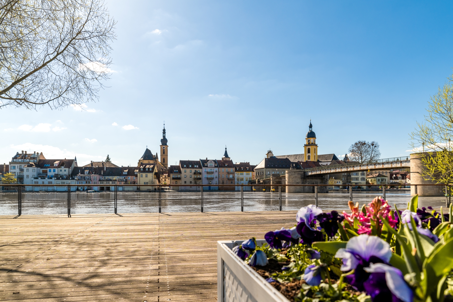 Stadtbalkon Stadtsilhouette vom Stadtbalkon