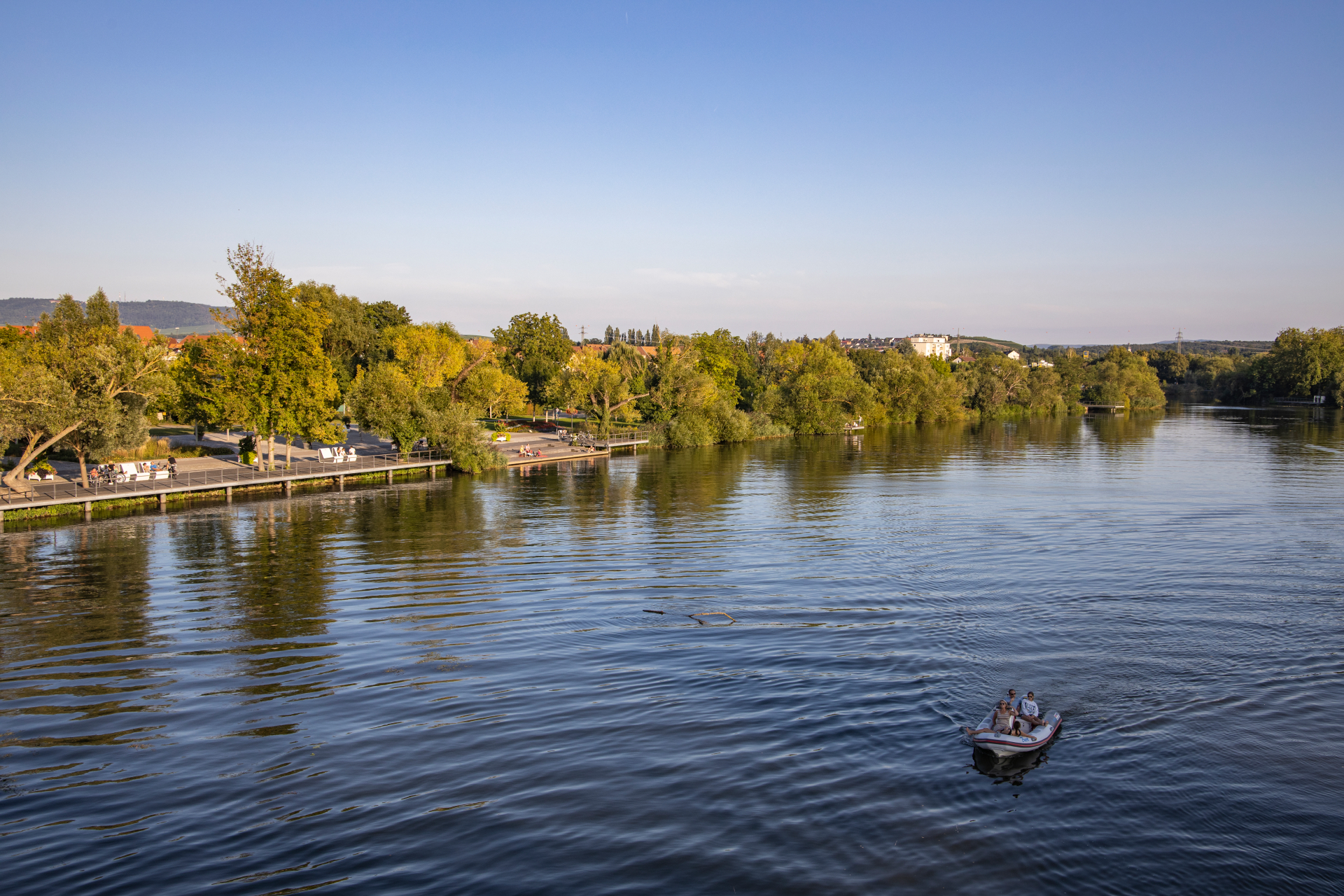 Main Blick auf den Main von der alten Mainbrücke aus.