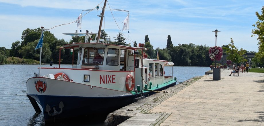 Personenschiff Nixe von vorne fotografiert