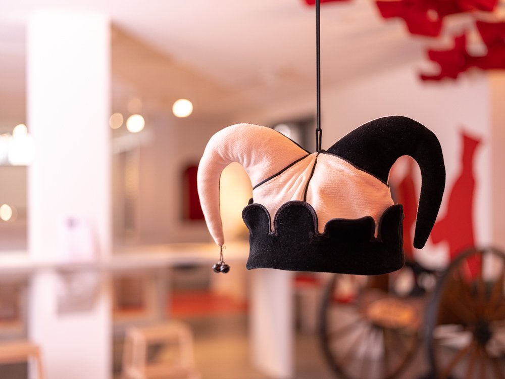 schwarz weiße Fastnachtskappe