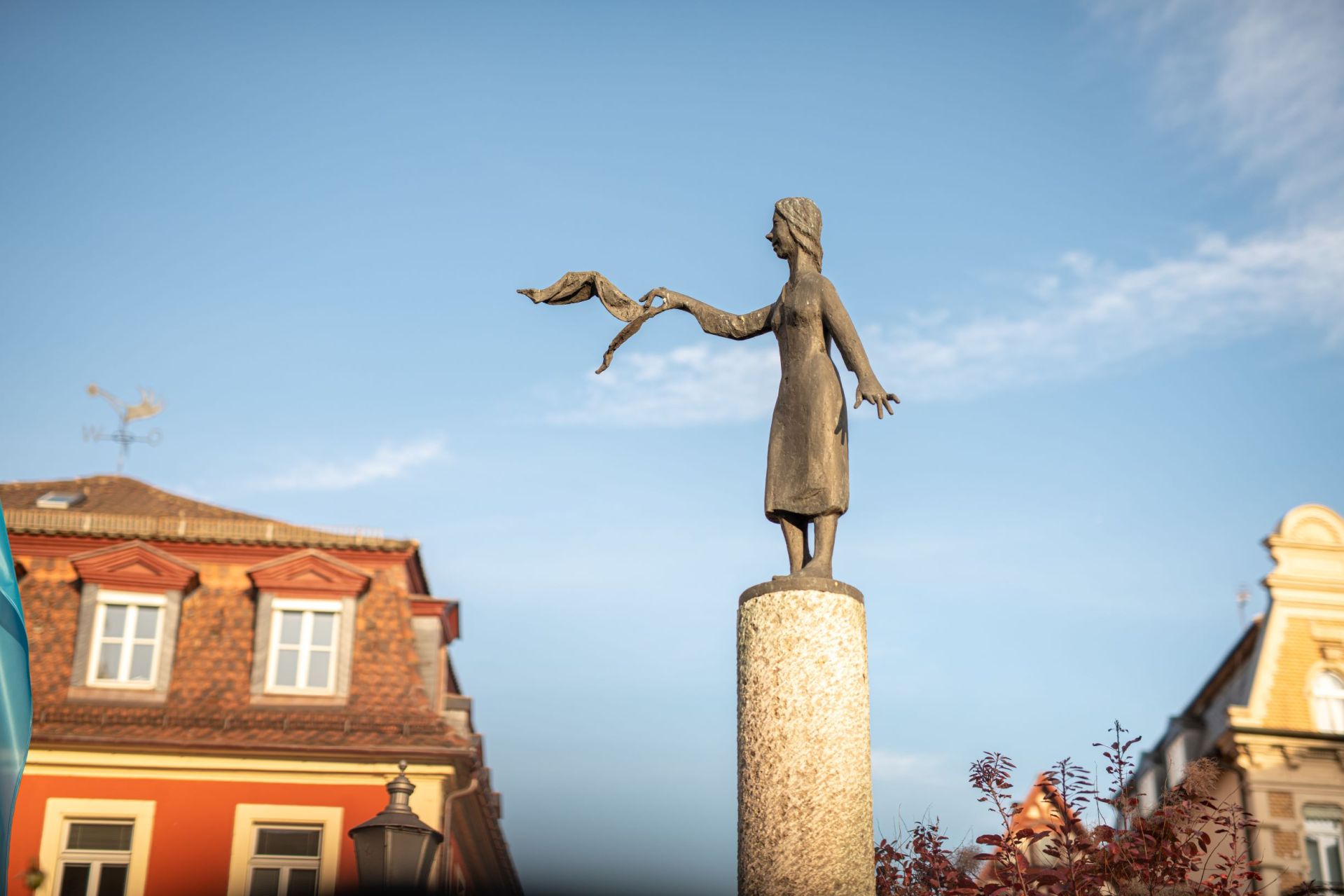 Hadeloga Steinbrenner Skulptur Figur der Hadeloga in Kitzingen