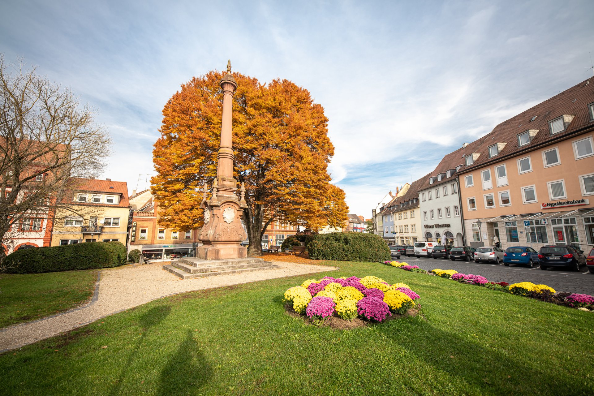 Blick auf Obelisk am Königsplatz