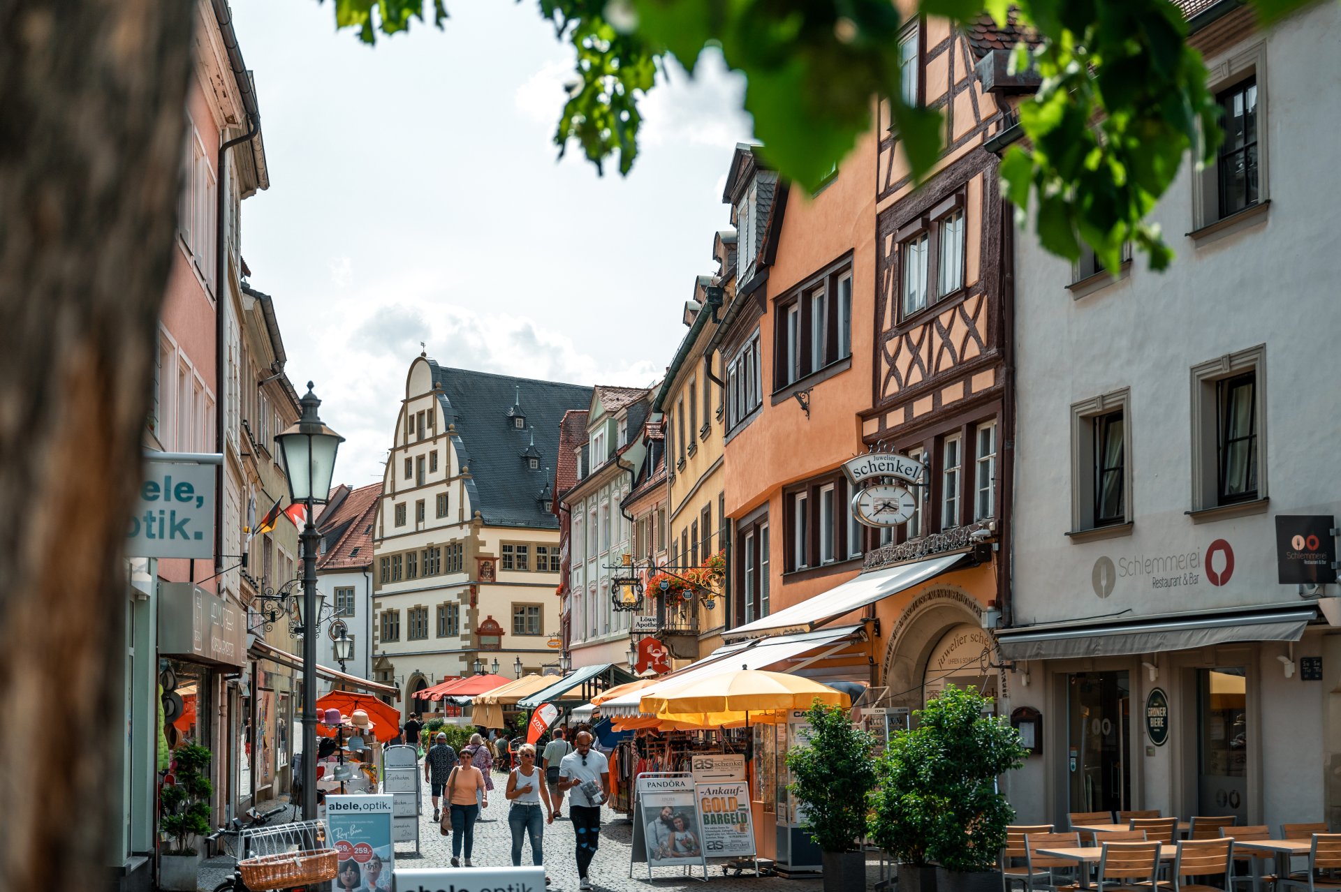 Marktplatz Fußgängerzone Blick in die Fußgängerzone am Marktplatz: Schlemmerei, Juwelier Schenkel, Rathaus...