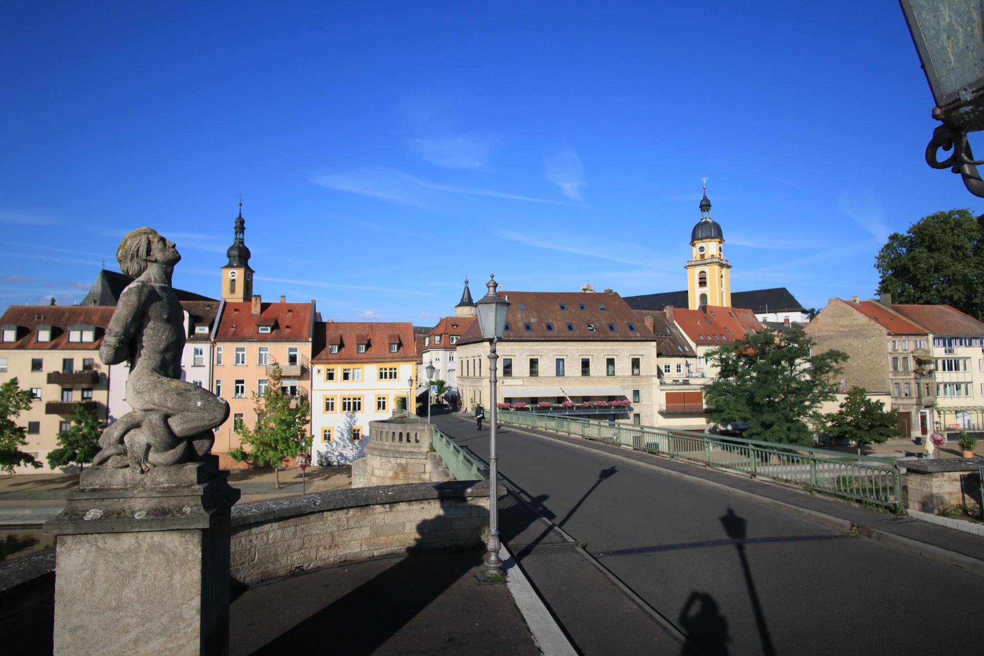 Stadtpanorama Alte Mainbrücke Blick zur Touristinfo