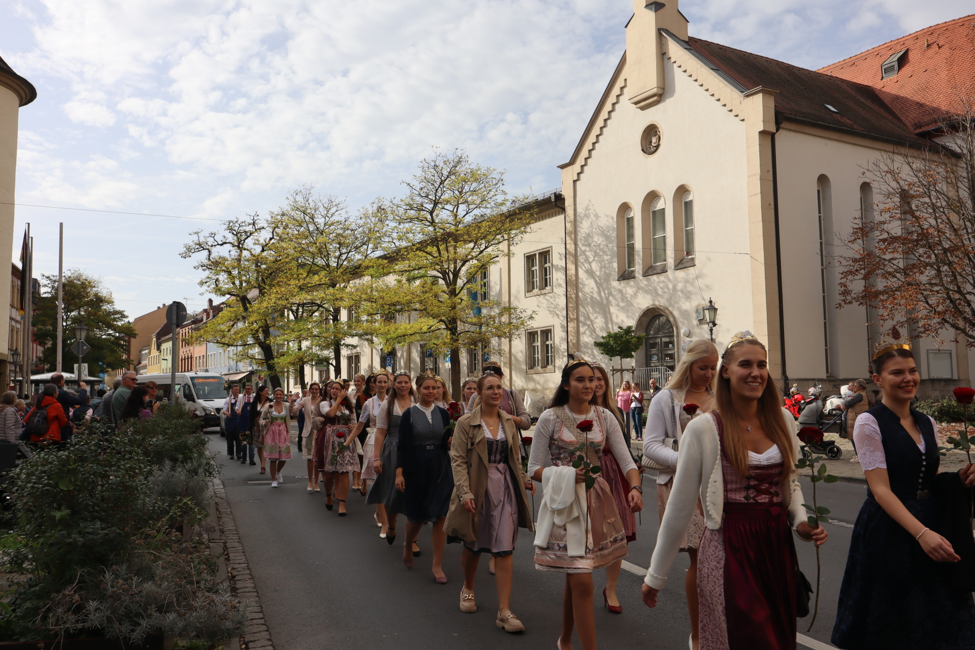 Umzug mit Weinprinzessinen
