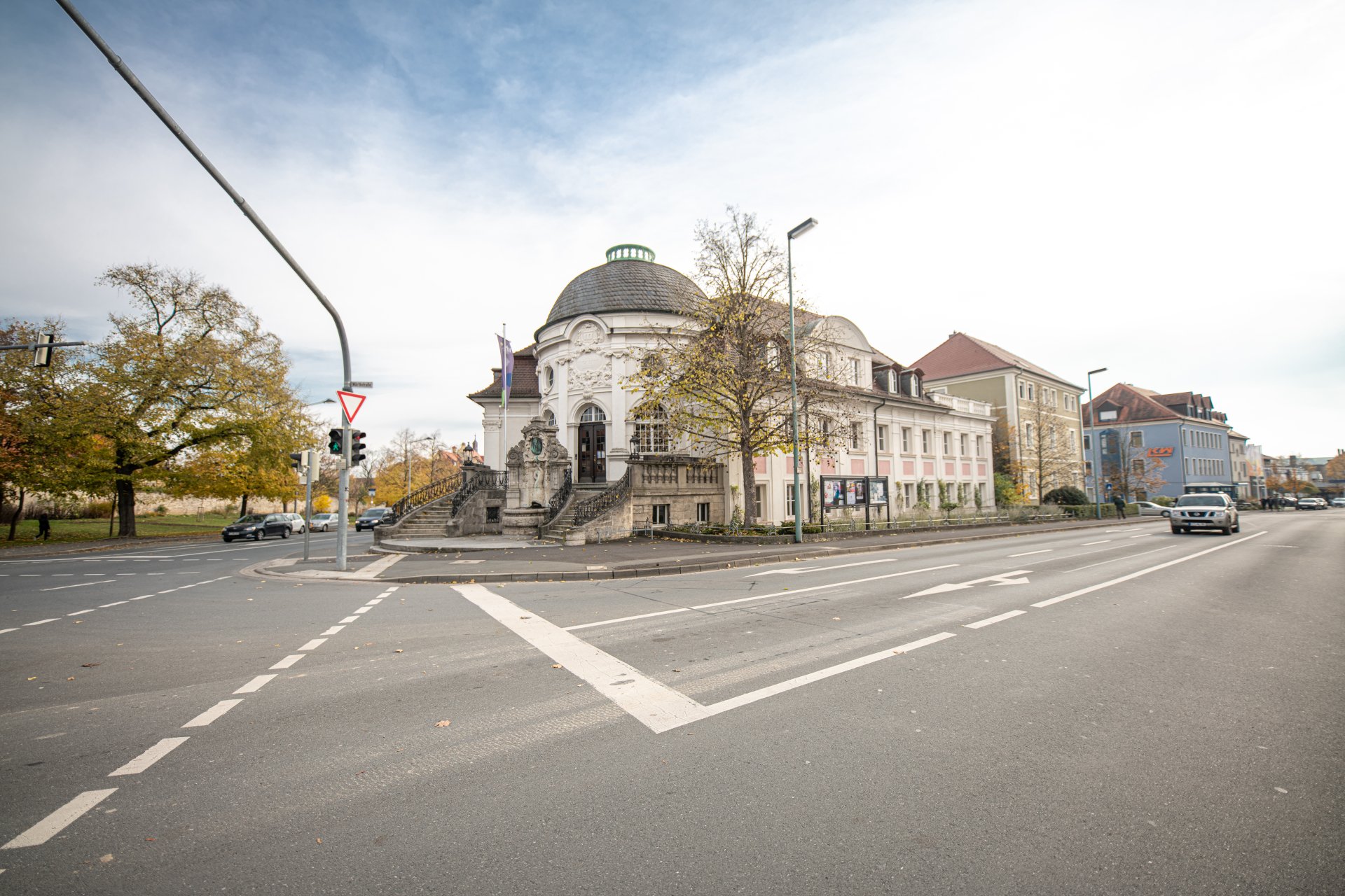Stadtbücherei und vhs Luitpoldbau in Kitzingen.